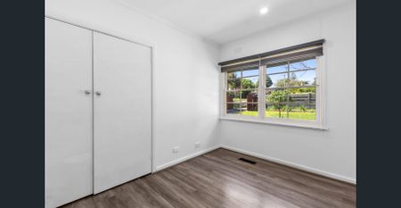 Family Comfort & Entertainment Await in This 3-Bed Home! - Photo 4