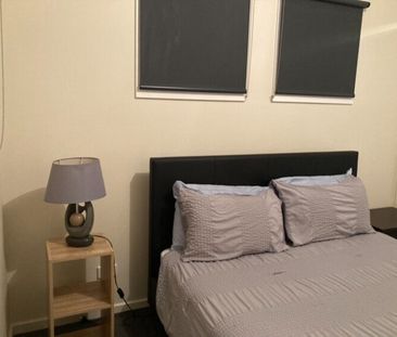 Altona Meadows - Photo 4