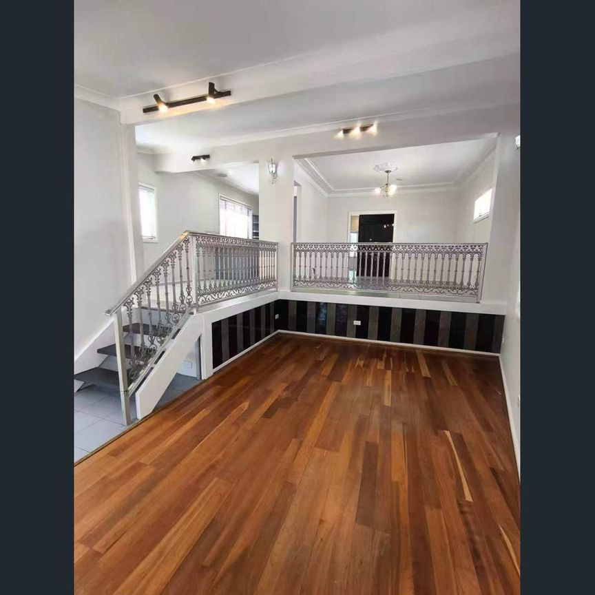 Newly Renovated House In A Quiet, Convenient Location - Photo 1