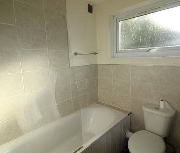 Frizley Gardens, Bradford - Photo 1