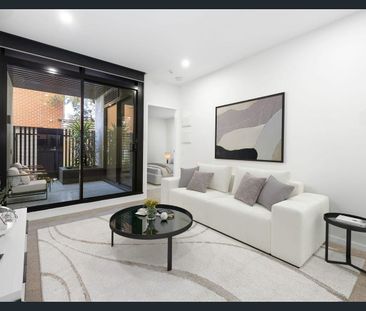 Ground-floor gem with access to pool, sauna, and gym (the property is located at the laneway at the back) - Photo 1