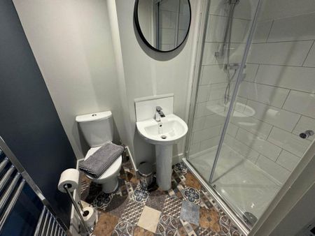 1 bedroom in a house share to rent - Photo 4