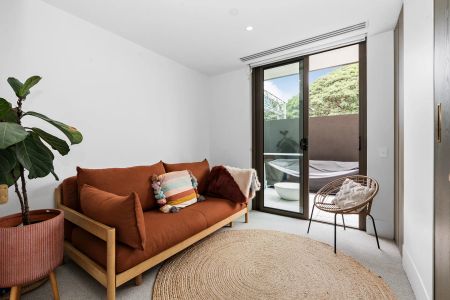 Beachside Living - Fully Furnished Two-Bedroom Apartment with Expansive Balcony, Just 500m To Elwood Beach! - Photo 3