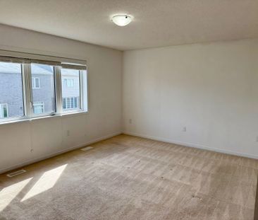 For Lease - 51 Esther Crescent, Thorold, Ontario - Photo 3