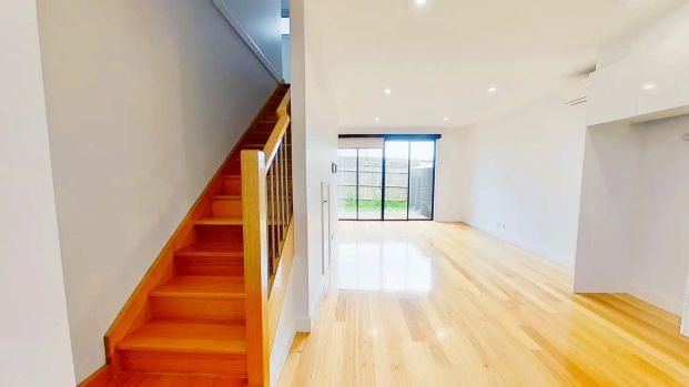 “Fantastic Low Maintenance Living” - Photo 1