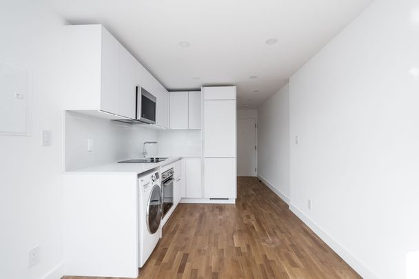 798 Richmond Street West - Photo 1