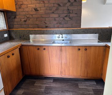 Character 1 bedroom townhouse - Photo 1