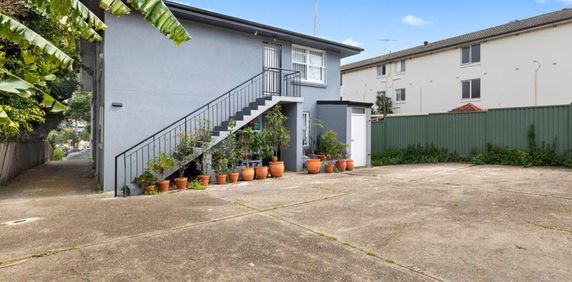 Renovated Studio Wtih Carspace - Photo 2