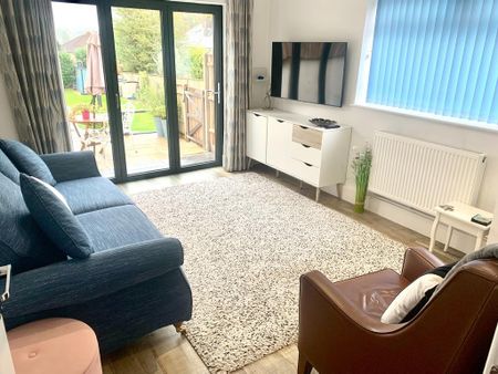 5 bedroom semi-detached house to rent - Photo 3