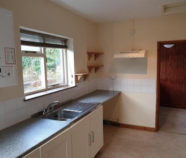 2 bedroom semi-detached house to rent - Photo 5