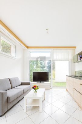 LUMINOUS, SPACIOUS AND SITUATED IN A QUIET AREA - Photo 1