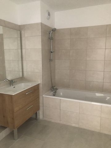 Location Appartement 1 pièce 38m² BEZIERS 34500 - Photo 3