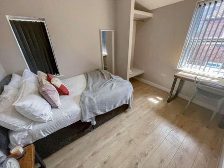 Channell Road, L6 - Photo 5