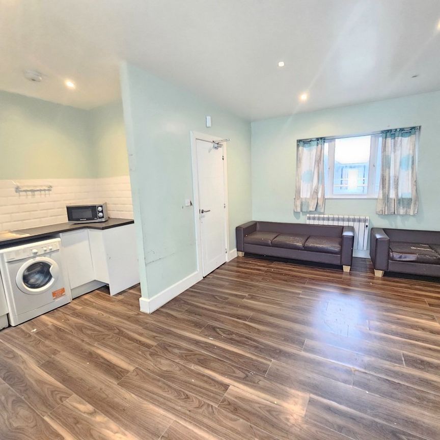 3 Bed Flat, Park Street, LU1 - Photo 1