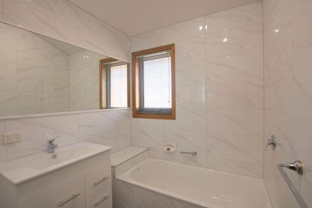 Unsurpassed Convenience in the heart of Leafy Coburg Awaits - Photo 4