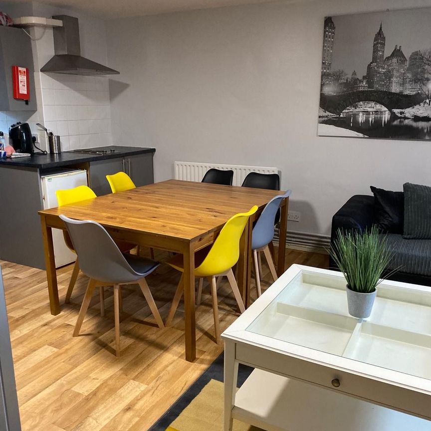 Room 3, 25 Albert Square, NG7 2FH, NOTTINGHAM - Photo 1