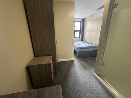 6 Bed Flat, Charles Street, BS1 - Photo 4