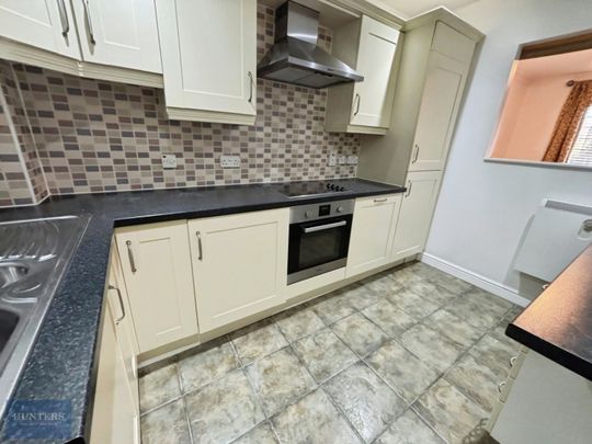 2 bedroom Flat To Let - Photo 1