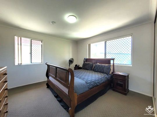 “PERFECT LOW MAINTENANCE 2BEDS APARTMENT + LOCK-UP GARAGE” - Photo 1