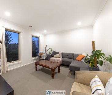 FAMILY HOME IN GREAT LOCATION! - Photo 3