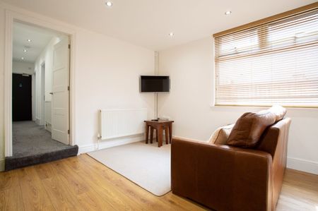 Flat 1, 17 Burleigh Road - Photo 3