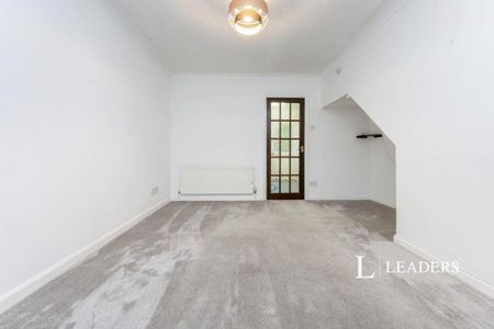 2 bedroom end of terrace house to rent - Photo 2