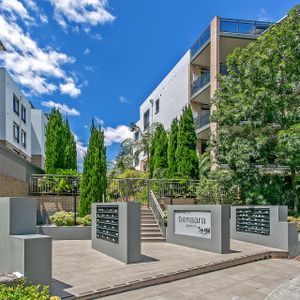 Oversized 2 Bed Apartment - Photo 3