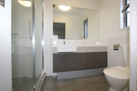 Family Friendly Home In 'Lily Rise Estate' Coomera - Photo 4