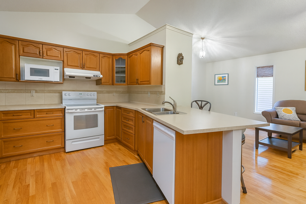 Backs Onto Green Space In Monterey Park – Spacious 4 Level Split With Double Garage - Photo 1