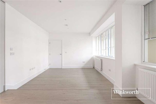 Arcadia Avenue, London, N3 - Photo 1