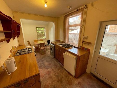 3 bedroom terraced house to rent - Photo 4