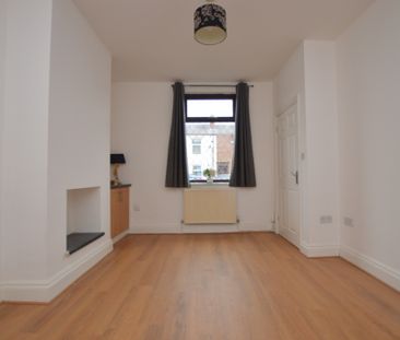 3 Bedroom Terraced House - Photo 3