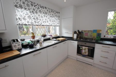 3 bedroom detached house to rent - Photo 5