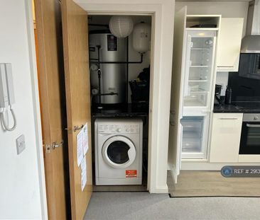 1 bedroom flat to rent - Photo 6
