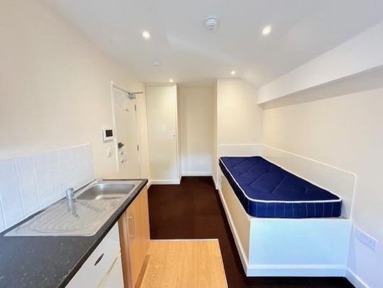 1 bedroom in a house share to rent - Photo 1