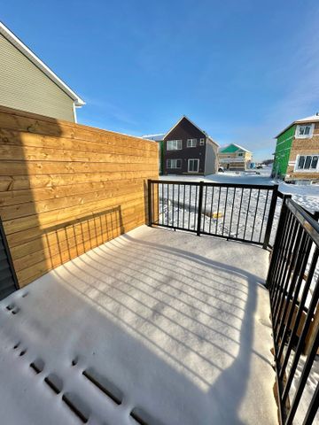 2201 Muckleplum Crescent Upper - Photo 3