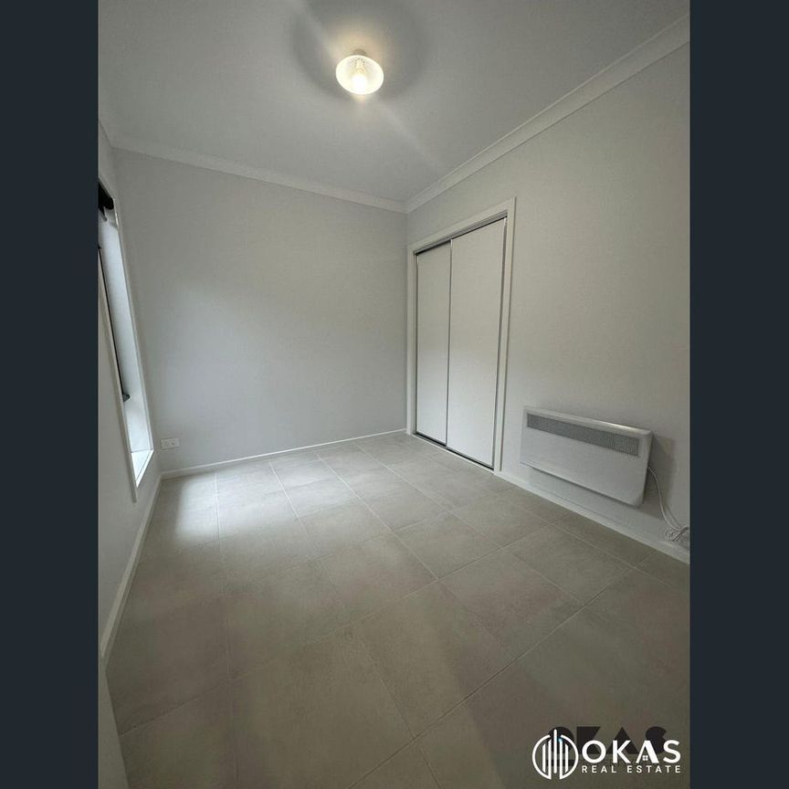 Stylish Family home for Rent in heart of new Tarneit - Photo 1