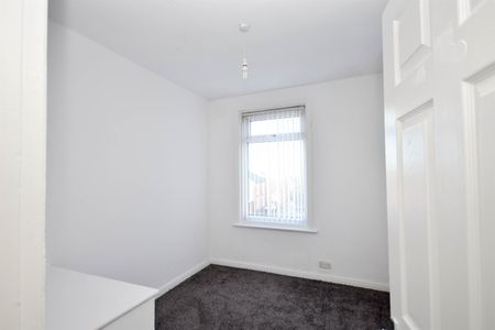 3 bed flat to rent in Dean Road, South Shields, NE33 - Photo 3