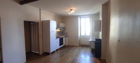 Location Appartement 4 pièces 88m² ARGENTON SUR CREUSE 36200 - Photo 2