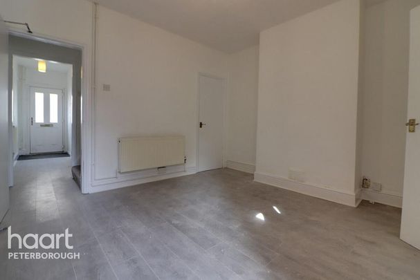 3 bedroom end of terrace house to rent - Photo 1