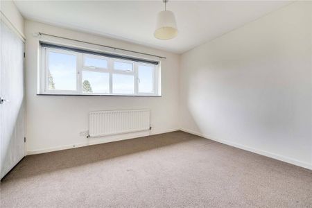 4 bedroom end of terrace house to rent - Photo 3