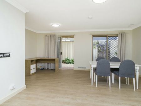 Delightful Villa in Prime Location - Photo 3