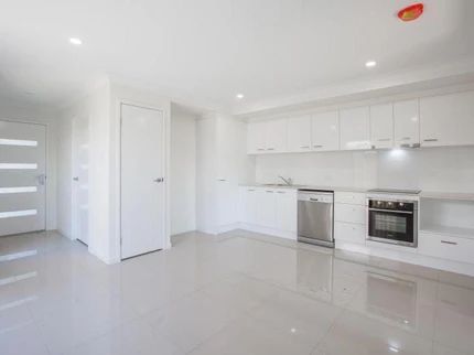 2/34 Azure Street, Rosewood QLD 4340 - House For Rent | Domain - Photo 3
