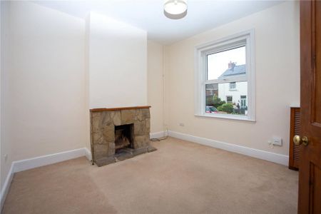 2 bedroom end of terrace house to rent - Photo 3