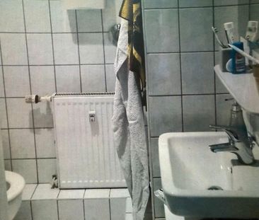 Sehr helle, große Altbauwohnung , WG geeignet - Photo 1