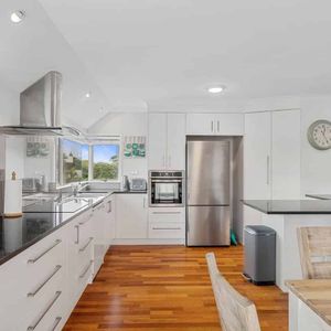 Fully Furnished 4 Bedroom Home + Office in Mou... - Photo 2