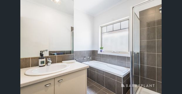 PEACE AND TRANQUILITY IN THE MIDDLE OF HIGHTON - Photo 1