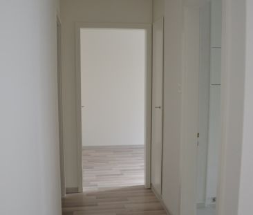 "Moderne 3.5 Zimmer-Wohnung mit schönem Balkon" - Photo 3