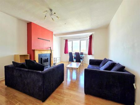 2 bedroom flat to rent - Photo 2
