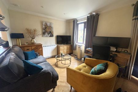 Cotts Wood Drive, Guildford, Surrey, GU4 - Photo 5